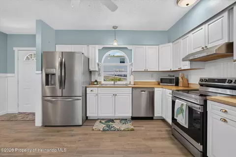 Kitchen - 6086 Island Dr, Weeki Wachee, FL 34607 photo 5 of 6