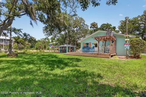 Exterior - 6086 Island Dr, Weeki Wachee, FL 34607 photo 9 of 16