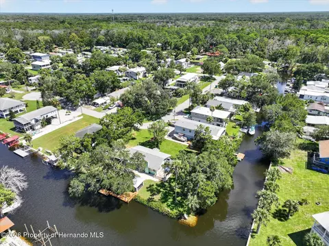 View/Area - 6086 Island Dr, Weeki Wachee, FL 34607 photo 8 of 14