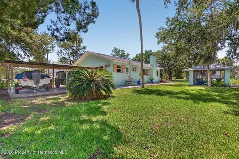 Exterior - 6086 Island Dr, Weeki Wachee, FL 34607 photo 11 of 16