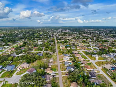 View/Area - 2245 Bishop Rd, Spring Hill, FL 34608 photo 10 of 13