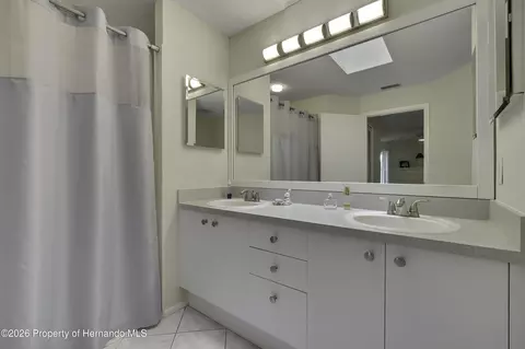 Bath - 2356 Rolling View Dr, Spring Hill, FL 34606 photo 2 of 4