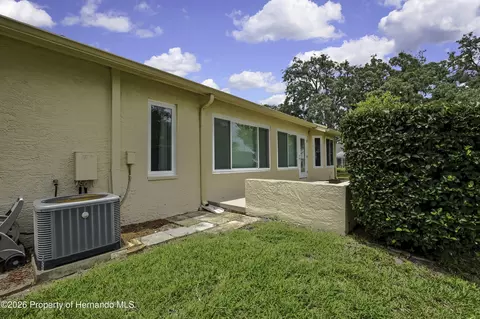 Exterior - 2356 Rolling View Dr, Spring Hill, FL 34606 photo 3 of 6