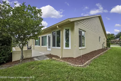 Exterior - 2356 Rolling View Dr, Spring Hill, FL 34606 photo 4 of 6
