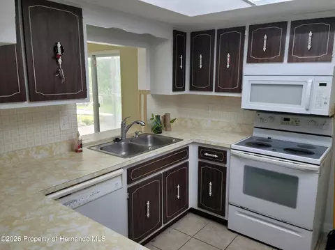 Kitchen - 404 Portland Ave, Spring Hill, FL 34606 photo 3 of 4