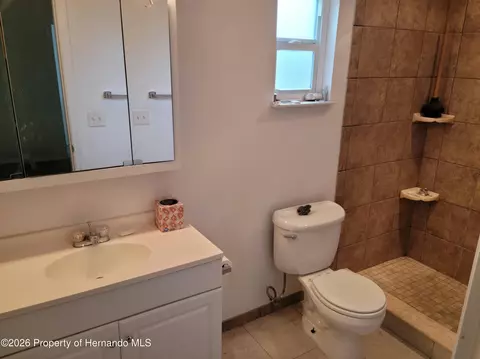 Bath - 404 Portland Ave, Spring Hill, FL 34606 photo 3 of 3