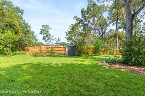 Exterior - 406 E Circlewood St, Inverness, FL 34452 photo 9 of 11