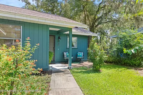 Exterior - 406 E Circlewood St, Inverness, FL 34452 photo 7 of 11