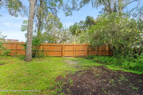 Exterior - 406 E Circlewood St, Inverness, FL 34452 photo 8 of 11