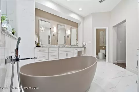 Bath - 12384 Easthaven Dr, Spring Hill, FL 34609 photo 6 of 14