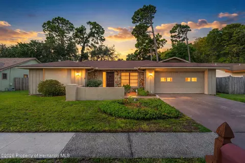 2220 Colonial Blvd W, Palm Harbor, FL 34683