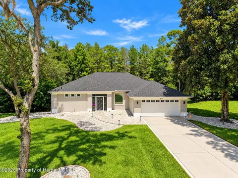 10261 Woodland Waters Blvd, Weeki Wachee, FL 34613