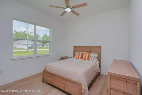 Bedroom - 17460 Macassar Rd, Weeki Wachee, FL 34614 photo 3 of 8