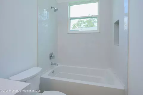 Bath - 17460 Macassar Rd, Weeki Wachee, FL 34614 photo 6 of 9