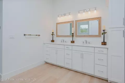 Bath - 17460 Macassar Rd, Weeki Wachee, FL 34614 photo 7 of 9