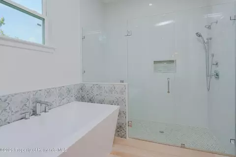 Bath - 17460 Macassar Rd, Weeki Wachee, FL 34614 photo 3 of 9