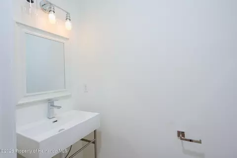 Bath - 17460 Macassar Rd, Weeki Wachee, FL 34614 photo 4 of 9