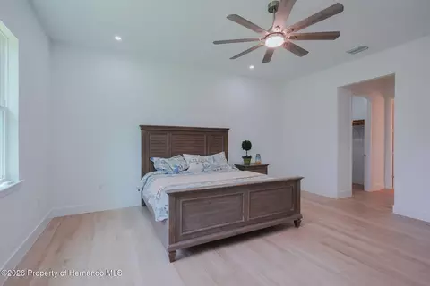 Bedroom - 17460 Macassar Rd, Weeki Wachee, FL 34614 photo 2 of 8