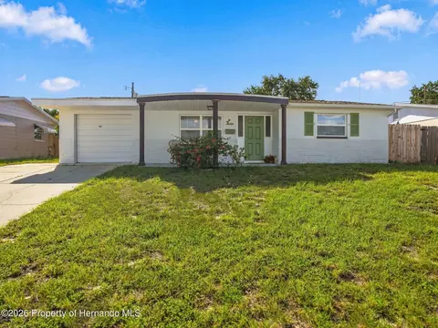 1031 Classic Dr, Holiday, FL 34691