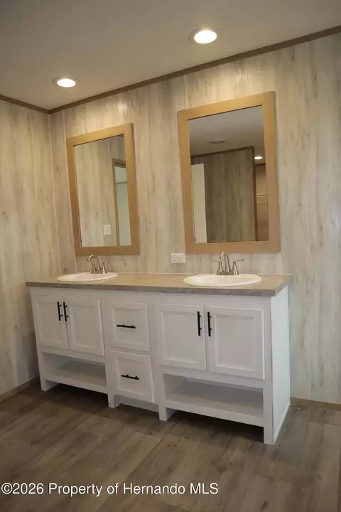 Bath - 6443 Finance Ave, Weeki Wachee, FL 34607 photo 2 of 5
