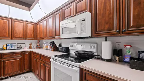 Kitchen - 9458 Northvale St, Spring Hill, FL 34608 photo 4 of 8