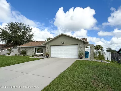 Exterior - 11019 Captain Dr, Spring Hill, FL 34608 photo 8 of 9