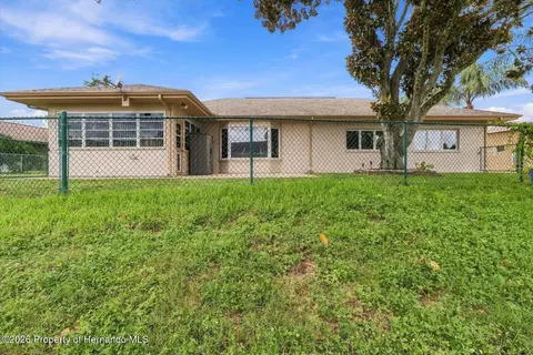 Exterior - 10404 Sandtrap Dr, Spring Hill, FL 34608 photo 9 of 9