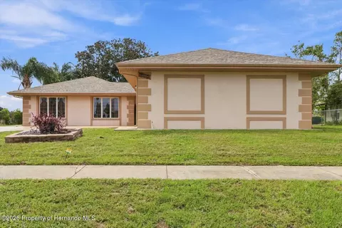 Exterior - 10404 Sandtrap Dr, Spring Hill, FL 34608 photo 1 of 9