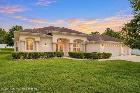 7420 Nightwalker Rd, Weeki Wachee, FL 34613