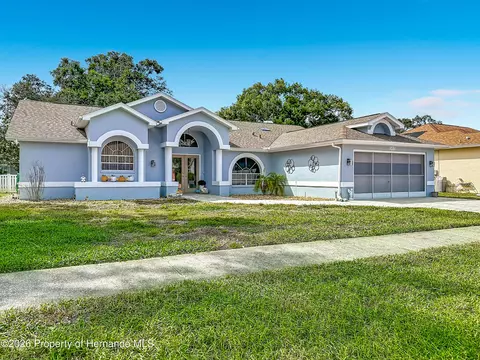 Exterior - 1051 Hook Dr, Spring Hill, FL 34608 photo 4 of 21