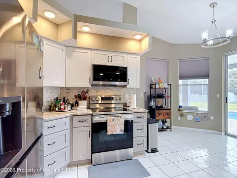 Kitchen - 1051 Hook Dr, Spring Hill, FL 34608 photo 6 of 10