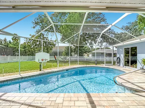 Exterior - 1051 Hook Dr, Spring Hill, FL 34608 photo 13 of 21