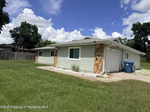 Exterior - 13435 Linden Dr, Spring Hill, FL 34609 photo 2 of 7
