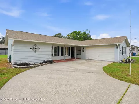 Exterior - 9624 Horizon Dr, Spring Hill, FL 34608 photo 3 of 9