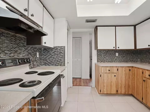 Kitchen - 9624 Horizon Dr, Spring Hill, FL 34608 photo 3 of 5