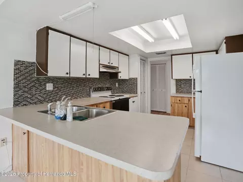 Kitchen - 9624 Horizon Dr, Spring Hill, FL 34608 photo 2 of 5