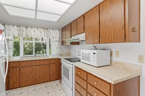Kitchen - 6402 Ocean Pines Ln, Spring Hill, FL 34606 photo 2 of 3