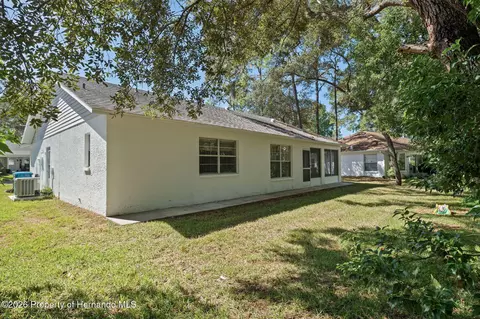 Exterior - 6402 Ocean Pines Ln, Spring Hill, FL 34606 photo 9 of 18