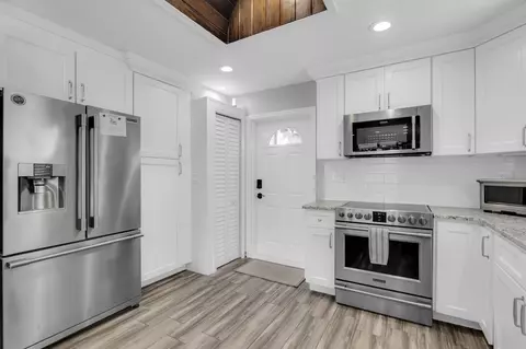 Kitchen - 5330 Pelican Way, Saint Augustine, FL 32080 photo 3 of 11