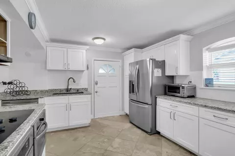 Kitchen - 5330 Pelican Way, Saint Augustine, FL 32080 photo 8 of 11