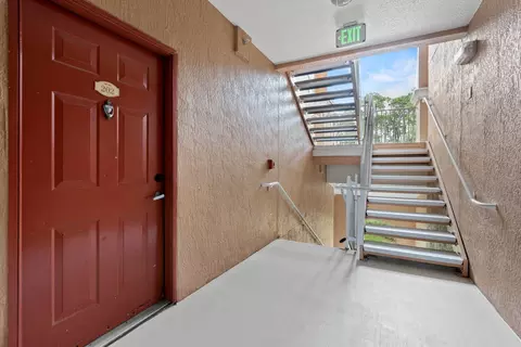 605 Fairway Dr Unit 202 Garage 9b, Saint Augustine, FL 32084 photo 3