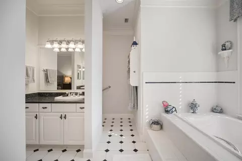 Bath - 324 Oglethorpe Blvd, Saint Augustine, FL 32080 photo 4 of 9