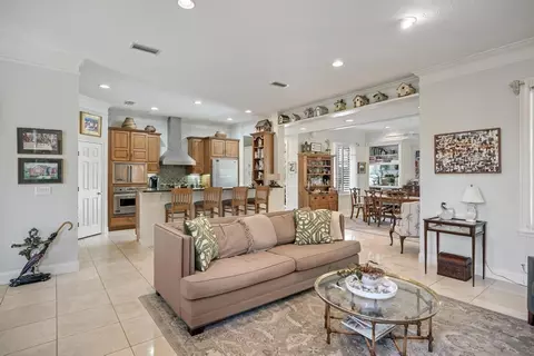 Living - 324 Oglethorpe Blvd, Saint Augustine, FL 32080 photo 5 of 6