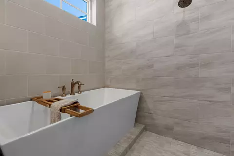 Bath - 315 Ridgeway Rd, Saint Augustine, FL 32080 photo 2 of 6