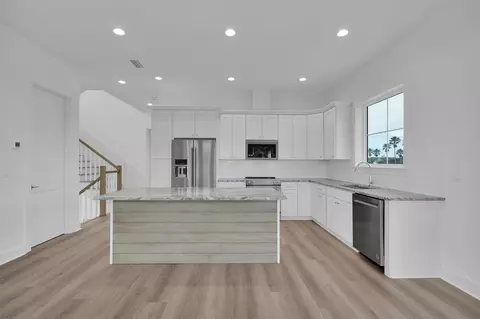 Kitchen - 13 13th Ln, Saint Augustine, FL 32080 photo 3 of 5