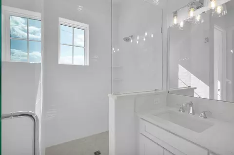 Bath - 13 13th Ln, Saint Augustine, FL 32080 photo 5 of 10