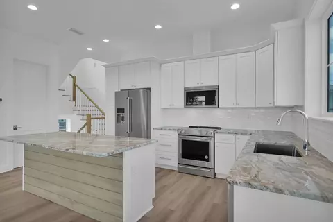 Kitchen - 13 13th Ln, Saint Augustine, FL 32080 photo 5 of 5