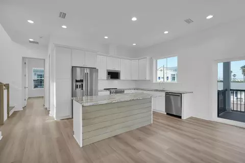 Kitchen - 13 13th Ln, Saint Augustine, FL 32080 photo 2 of 5