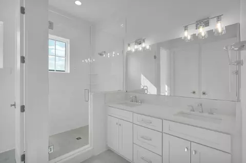 Bath - 13 13th Ln, Saint Augustine, FL 32080 photo 4 of 10