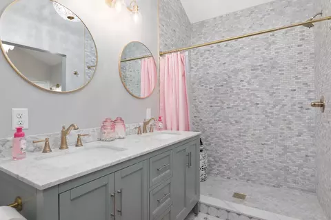 Bath - 123 M L King Ave, Saint Augustine, FL 32084 photo 4 of 6